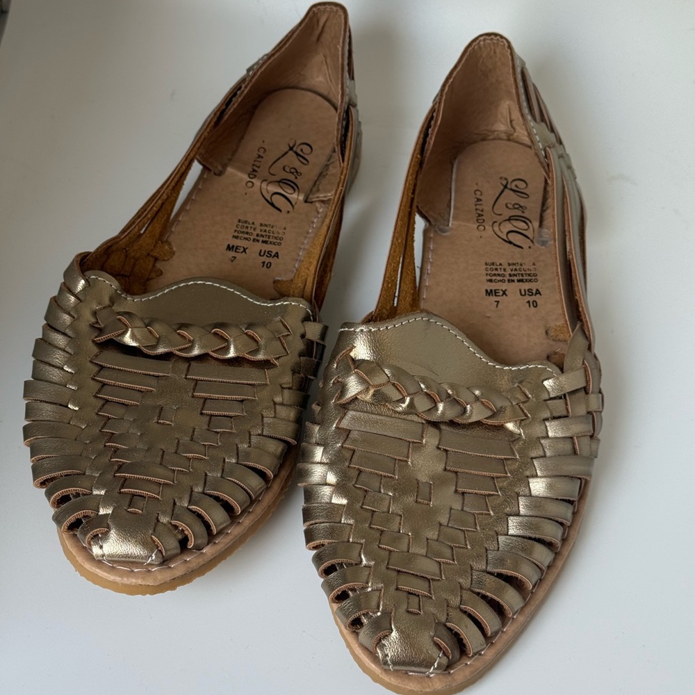 Women's Metallic Gold Woven Huarache Flats - Picture 6 of 6